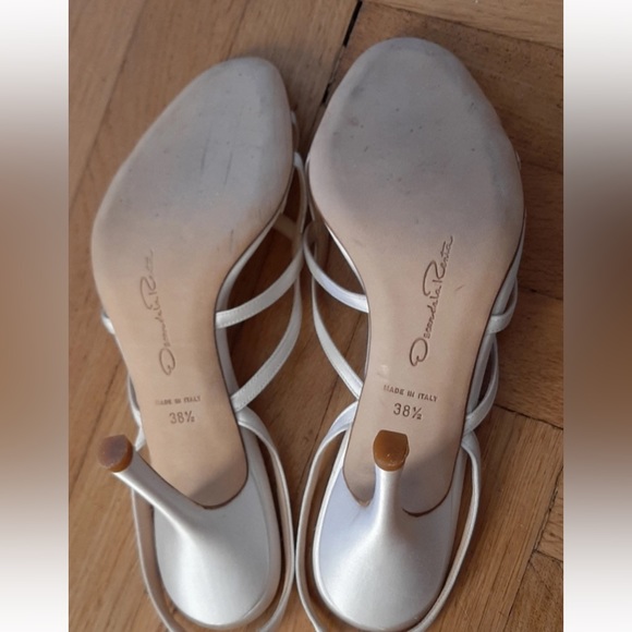 Oscar de la Renta Leather/ Satin Sandals - Picture 4 of 6